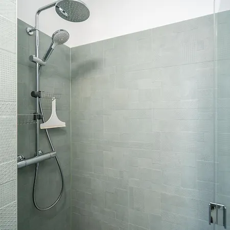 Quartier 6 - App 01 شقة *